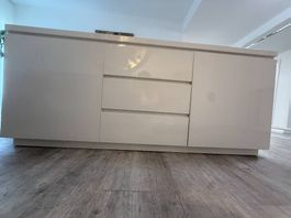 Modernes Hochglanz-Sideboard  190 × 50 × 80 cm