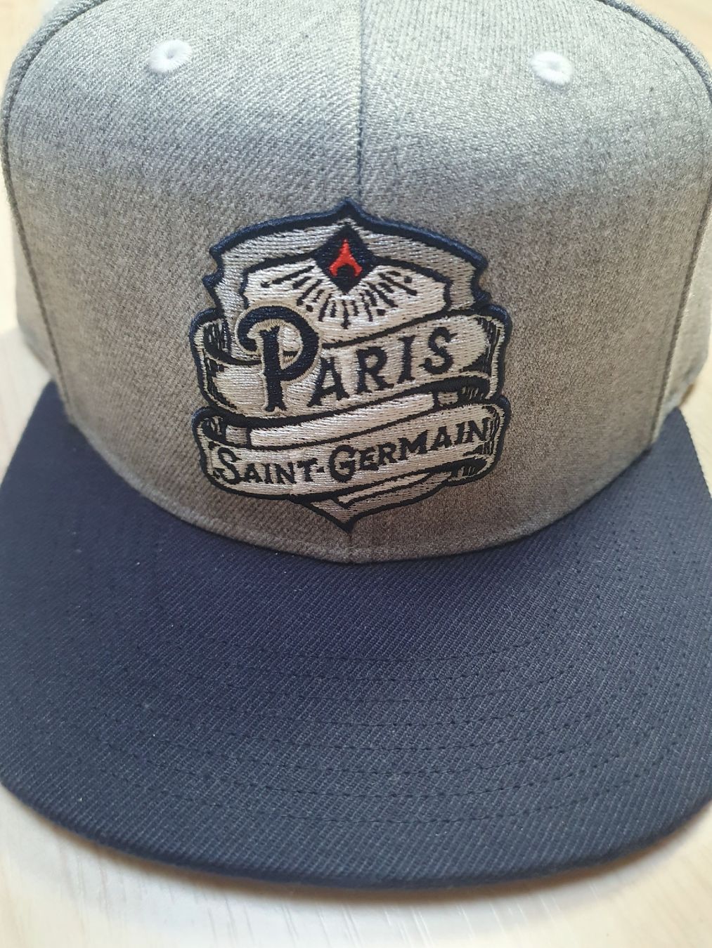 Altro in  Abbigliamento & Accessori: Mitchell & Ness Paris Saint-Germain Cap Neu ungetragen – Nuovo (secondo la descrizione) da St. Gallen venduto da CaliSunshine 1