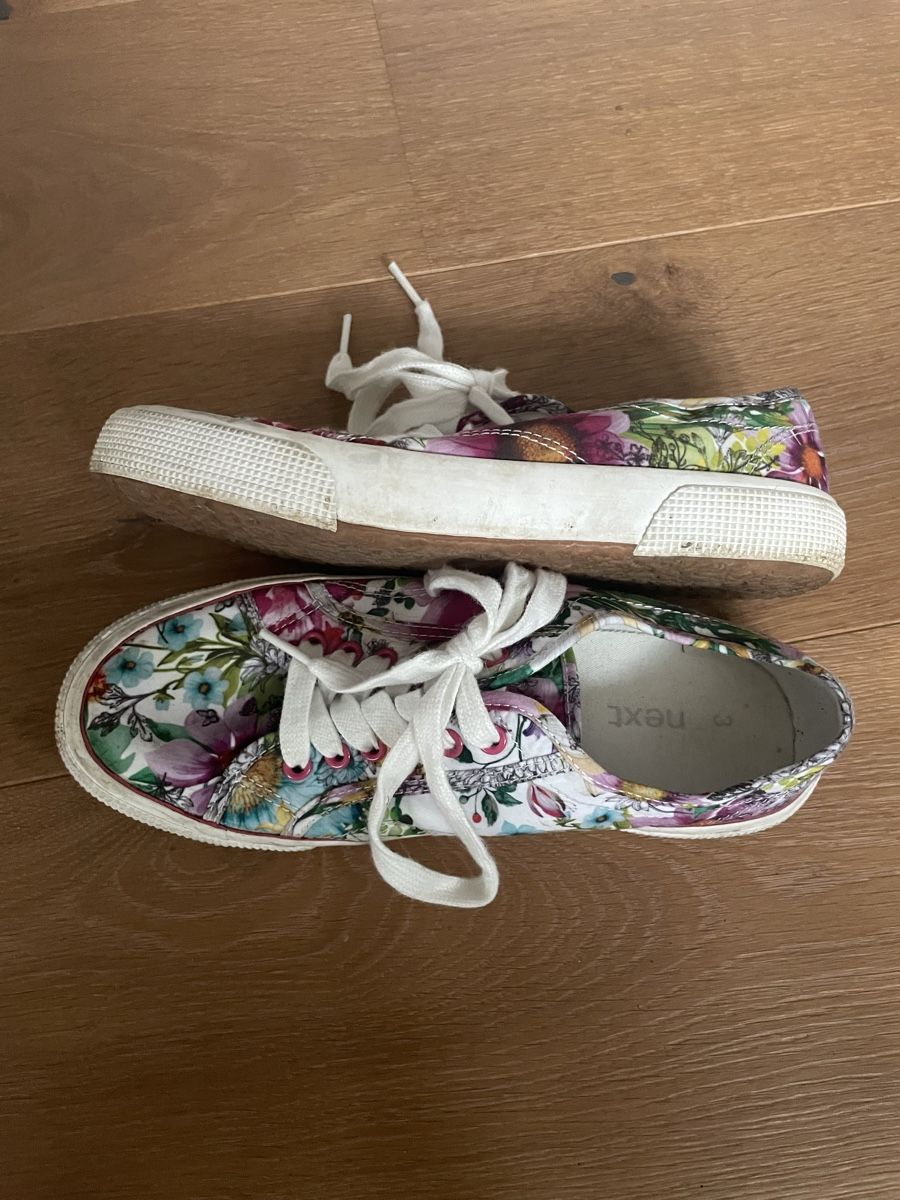 Next Scarpe per ragazze: Sommerschuhe – Usato da Aarwangen venduto da erd_ngx8 1