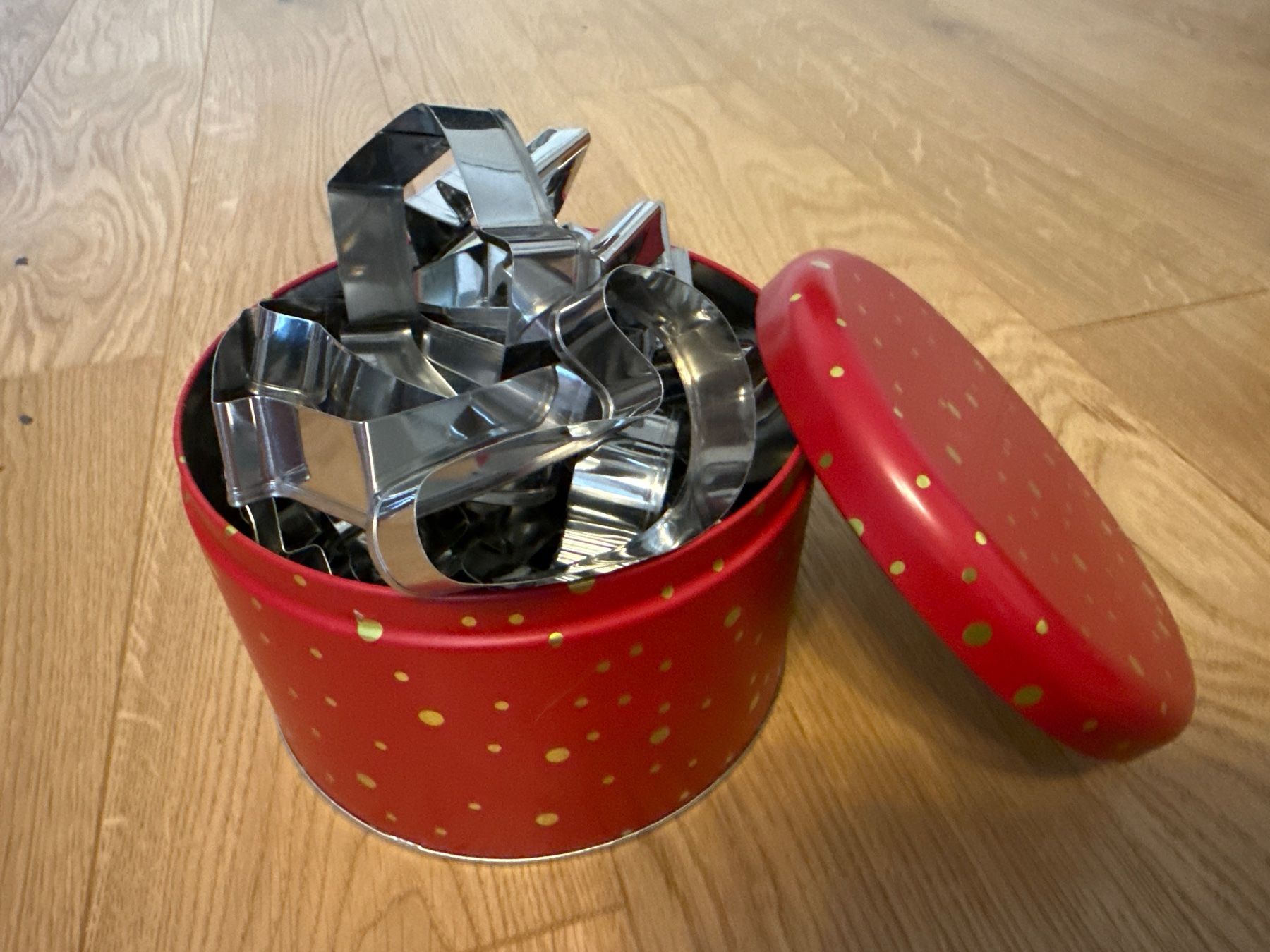 Migros Backformen: NEU! Weihnachtsdose mit Ausstecher – Neu (gemäss Beschreibung) aus Schönenwerd von d.chiara