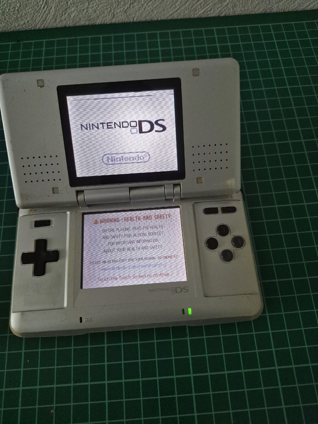 Nintendo Console: Nintendo DS Handheld Console Silver Used Condition – Usato da Meyrin venduto da Retro-GZ 4