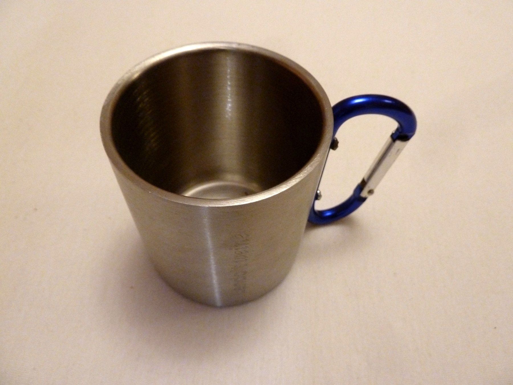 Tazze: Aluminiumbecher mit Karabiner – Usato da Dietlikon venduto da kasino3