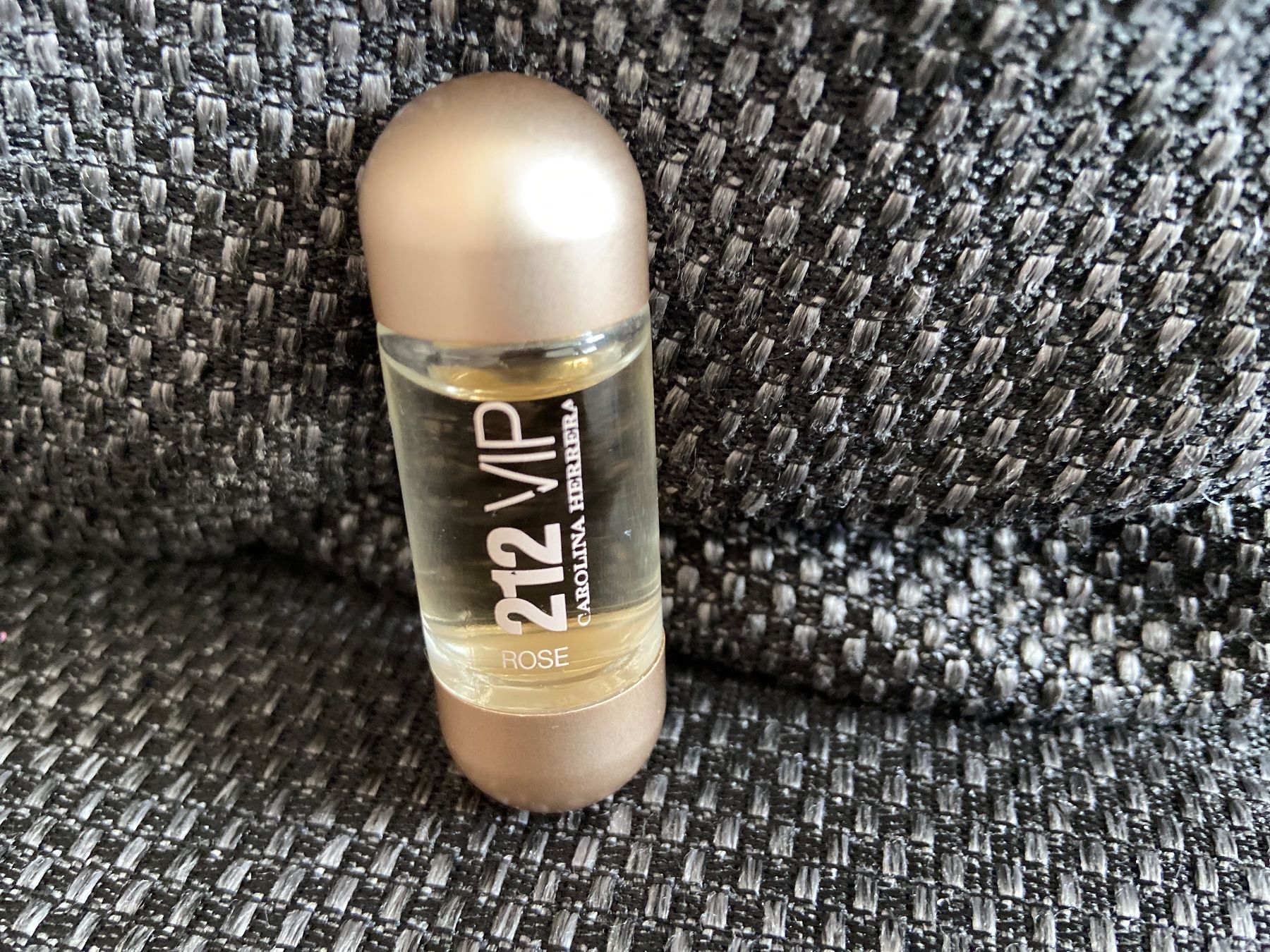 Carolina Herrera Parfum & Eau de Toilette: Parfum miniatur Carolina Herrera – Neu (gemäss Beschreibung) aus Frenkendorf von kokira 1