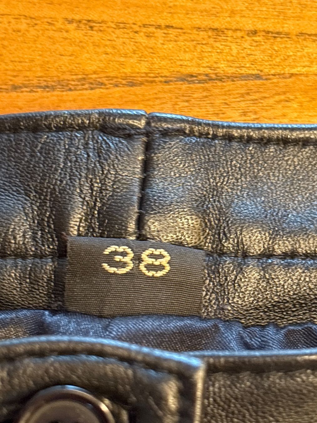 Pantaloni: Schwarze Lederhose Gr. 38, – Usato da Guntershausen venduto da Herbie8357 1