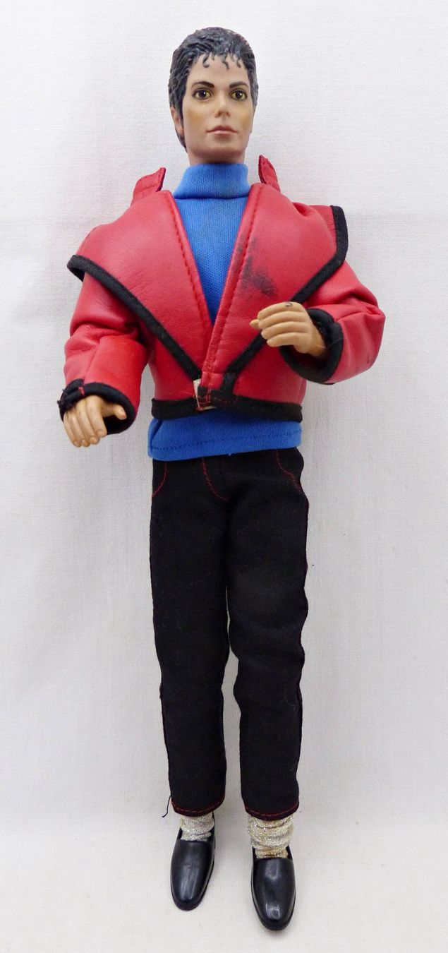 Statuette: MICHAEL JACKSON "BEAT IT" DOLL WITH "THRILLER" JACKET (1984) – Usato da Lugano venduto da YouWantUSToo