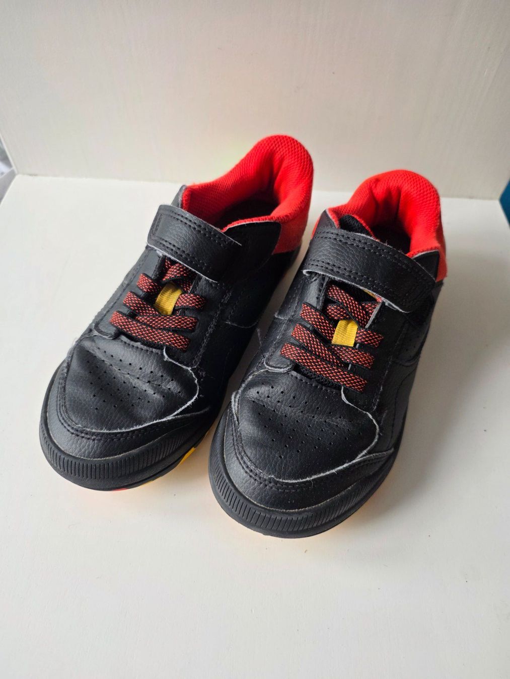 Decathlon Scarpe per ragazzi: Coole orange-schwarze Kinderschuhe, Grösse 34 – Usato da Nidfurn venduto da antonio737 1