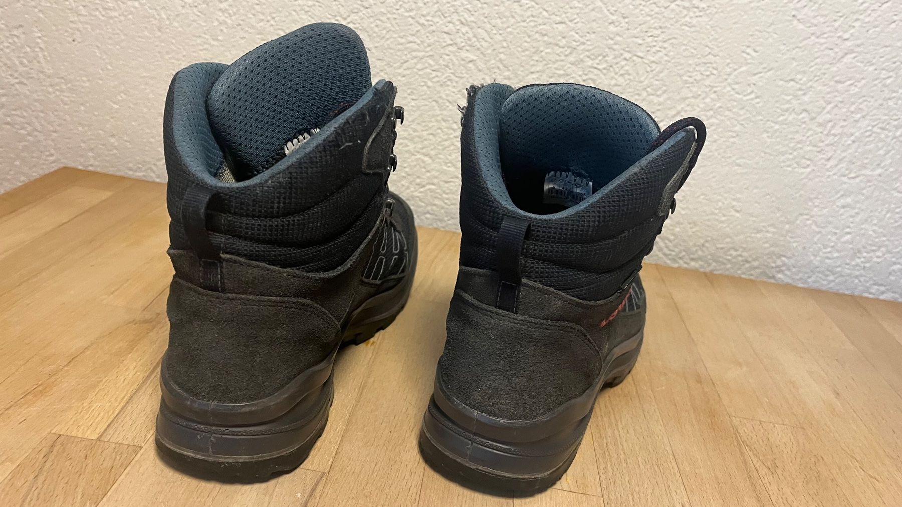 Lowa Scarpe da donna: Lowa Wanderschuhe Gr. 42 – Usato da Zürich venduto da LILIOU 2