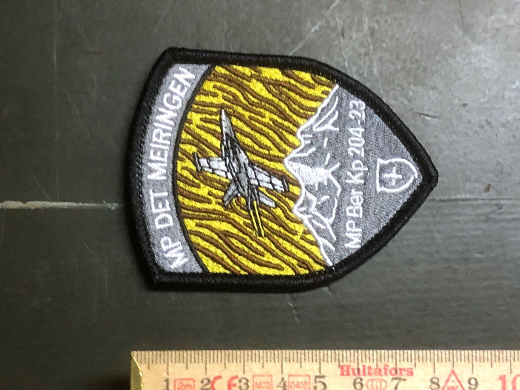 Schweizer Armee Placchette & Badge: Armee Luftwaffe Pilot Badge MP DET Patch FA -18 Hornet Tiger – Nuovo (secondo la descrizione) da Madiswil venduto da TEMISO 1