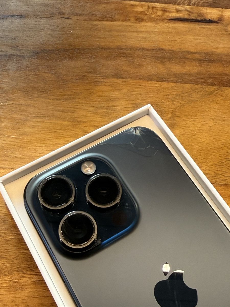 Apple Telefoni cellulari / Smartphones: iPhone 15 Pro / 128 GB / Dark Blue – Usato da St. Gallen venduto da mDavid 7