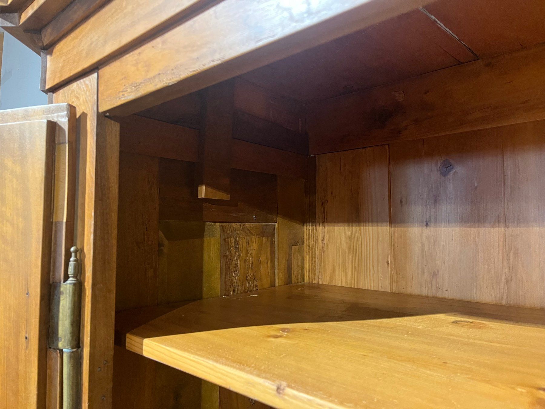Schränke: Schrank Antik Nussbaum massiv restauriert – Gebraucht aus Kloten von bilgeri01 8