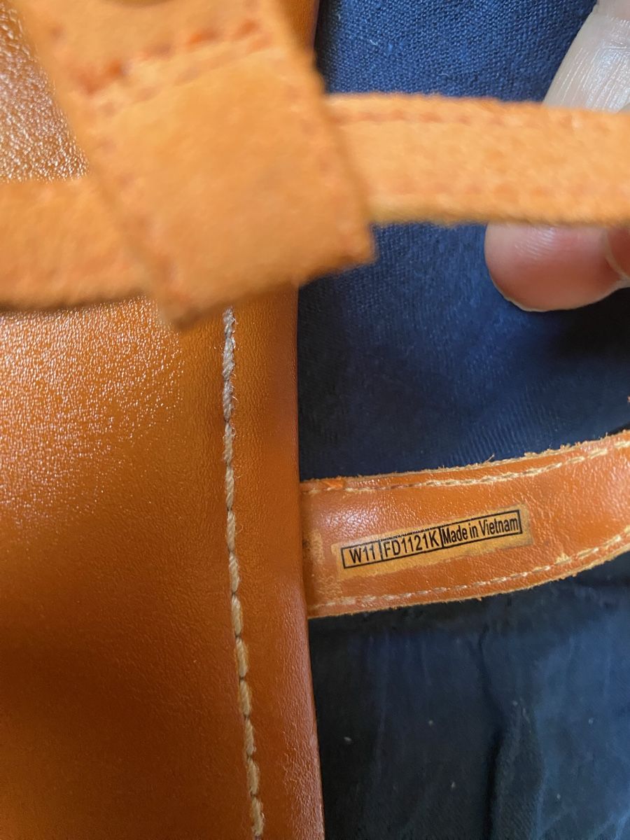 Ugg Scarpe da donna: Sandales UGG orange cuir suédé 42 – Usato da Geneve venduto da Monthoux13 3