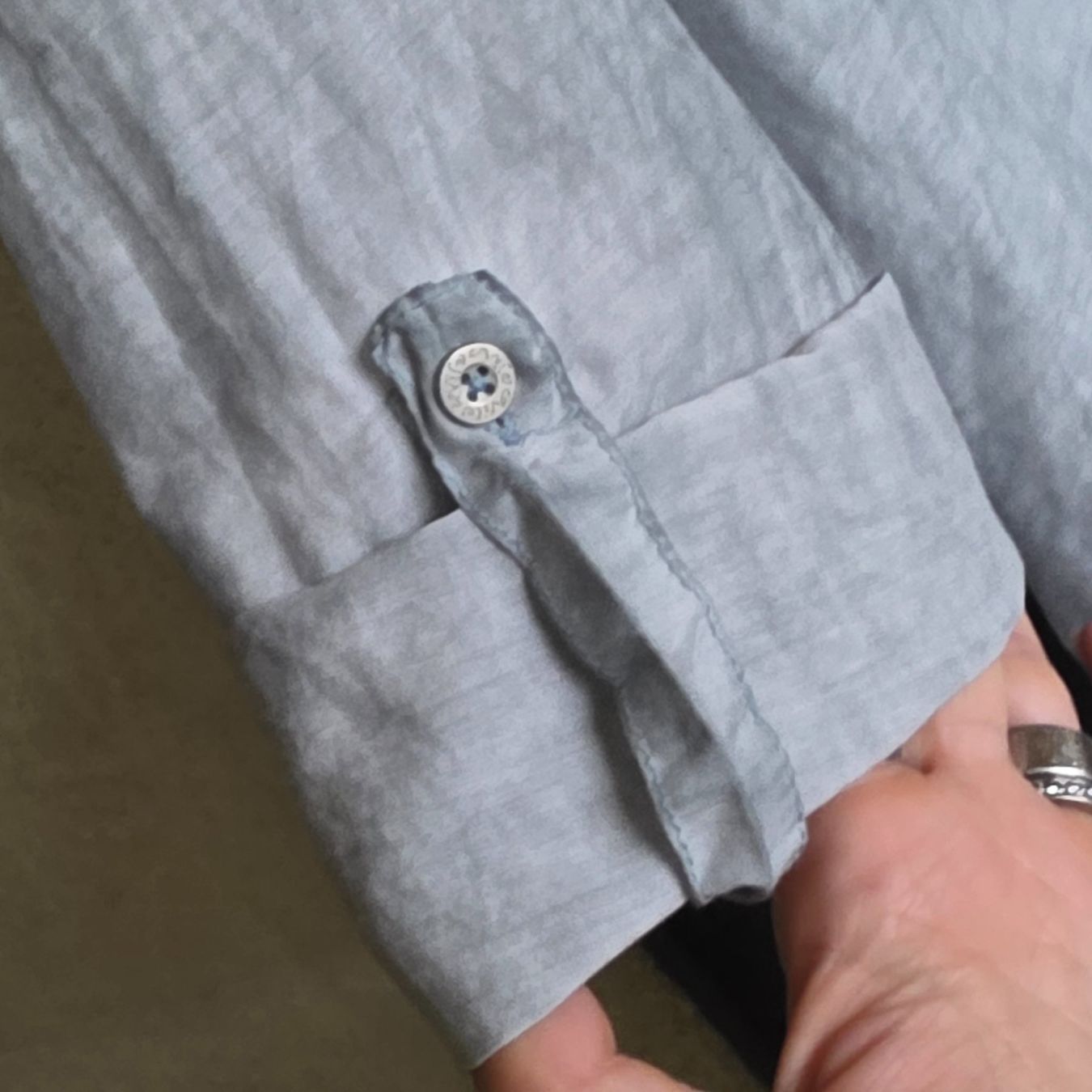 Nile Blusen: 🐸 NILE BLUSE M MIT SEIDE RAUCHBLAU – Gebraucht aus Môtier (Vully) von Frogs 3