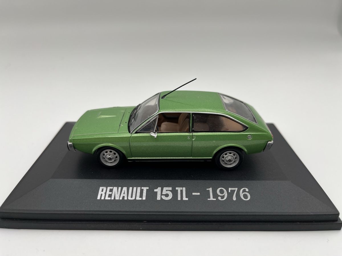 Renault Modellautos: Renault 15 TL 1976, 1:43 Universal Hobbies – Gebraucht aus Broc von  1