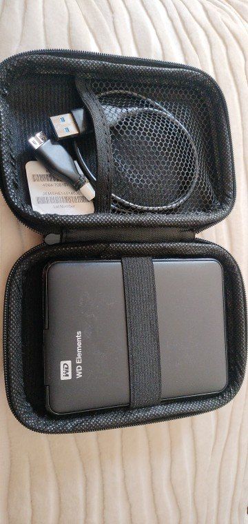 Dischi rigidi: Hardcase für 2,5" SSD & Harddisk & Kabel / Tasche / Etui / – Nuovo e nell'imballaggio originale da Uster venduto da -FPS- 1