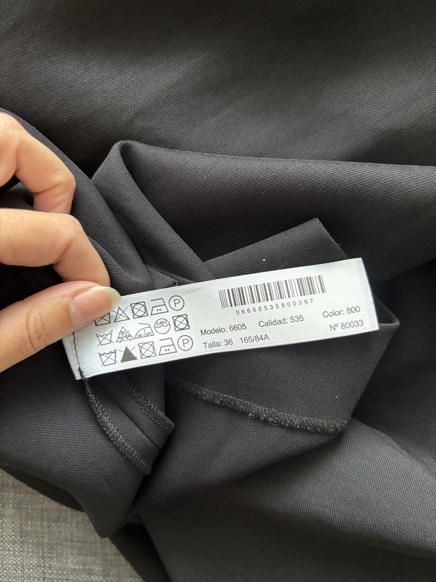 Massimo Dutti Kleider: Massimo Dutti black midi dress – Neu (gemäss Beschreibung) aus Neuchâtel von dum_5xby 4