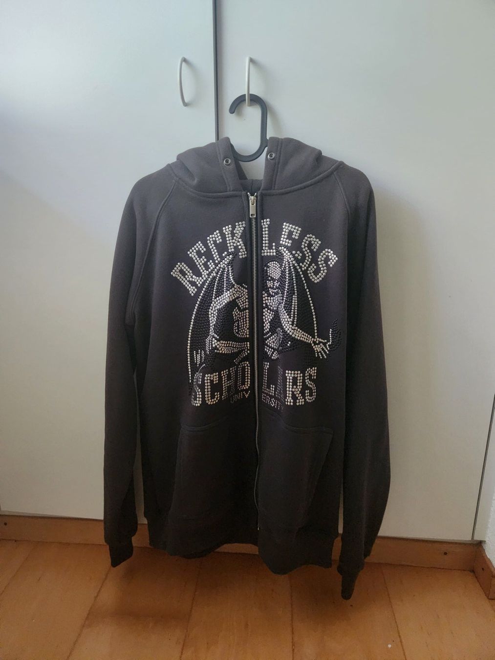 Vestes: Reckless Scholars Kapuzenpullover Grau Grösse M – Neuf avec emballage d'origine à Ennetbaden par ale_syz8