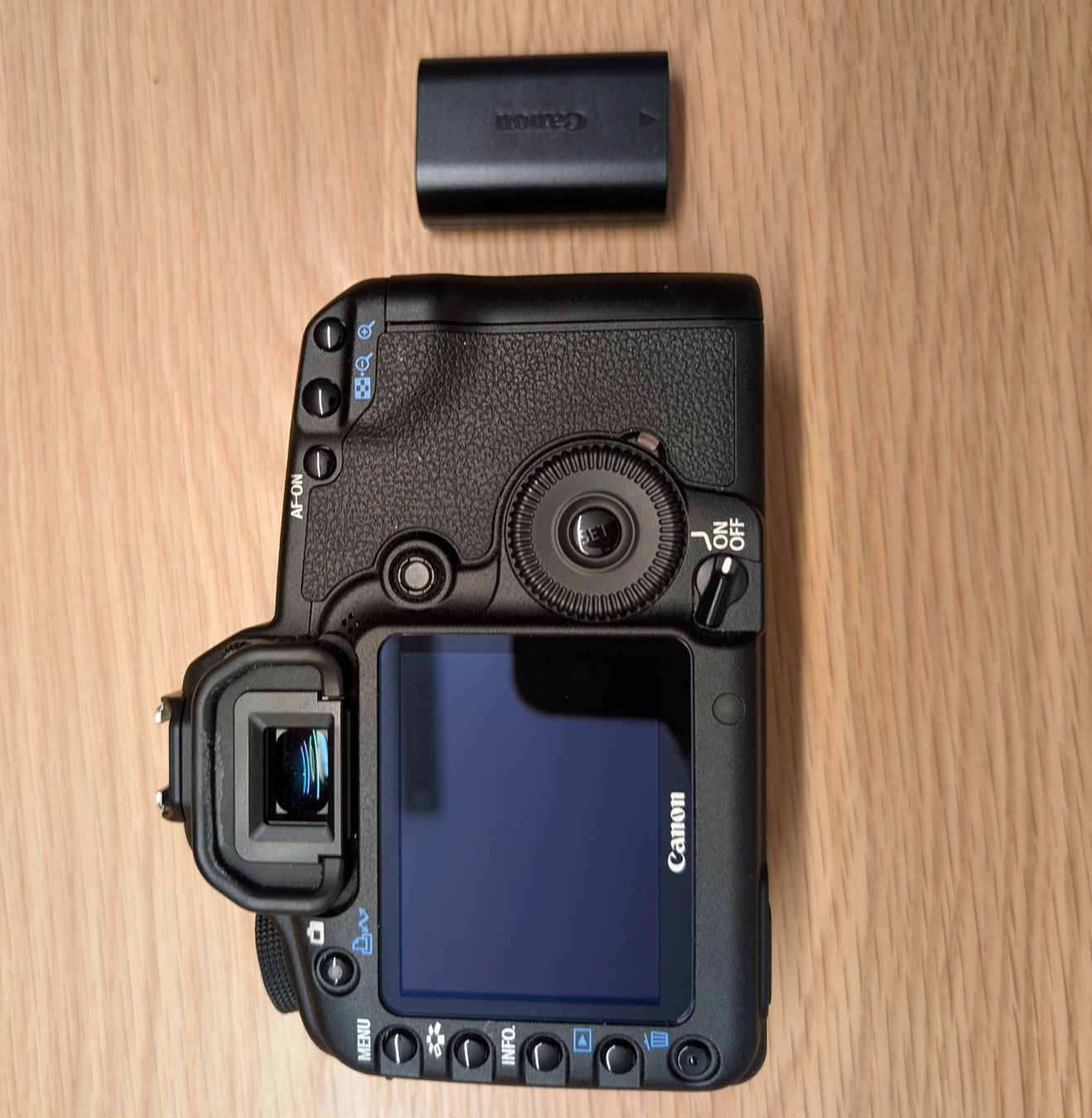 Canon Appareil photo: Digitalkamera Canon EOS 5D Mark II gebraucht – D'occasion à Pfäffikon ZH par ember_syn7 1