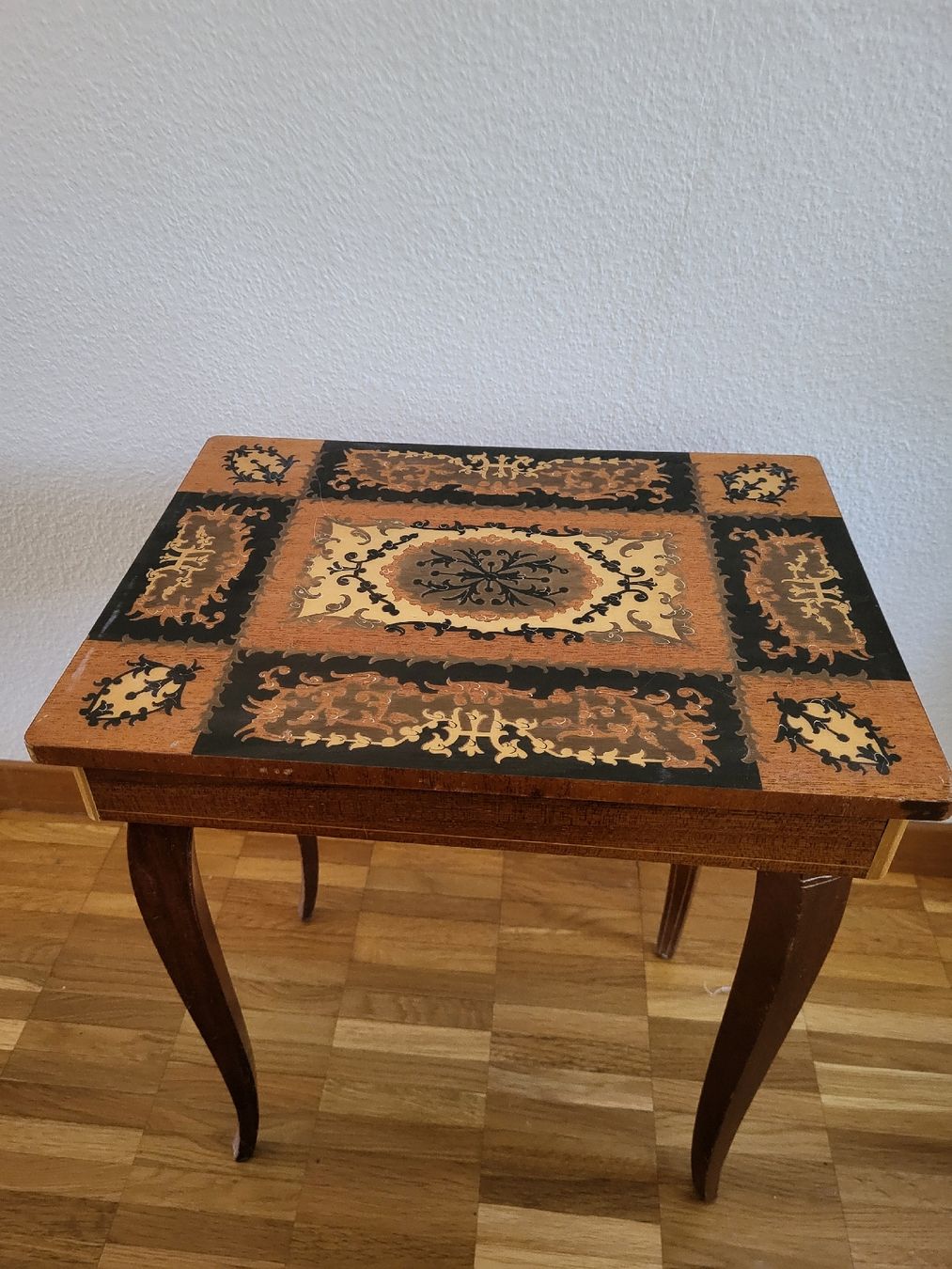 Beistelltisch mit Musik, Holz aufklappbar gebraucht (Gebraucht) in Winterthur für CHF 50 – nur Abholung auf Ricardo kaufen