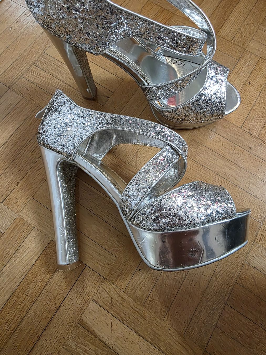 Chaussures femmes: Damenschuhe  silber Grösse 38 mit Glitzer – D'occasion à Thayngen par Yildiz 3