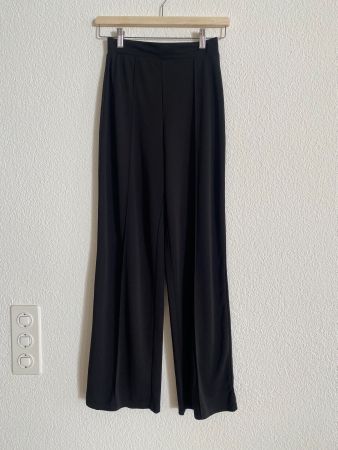 Schwarze Bundfaltenhose von H&M