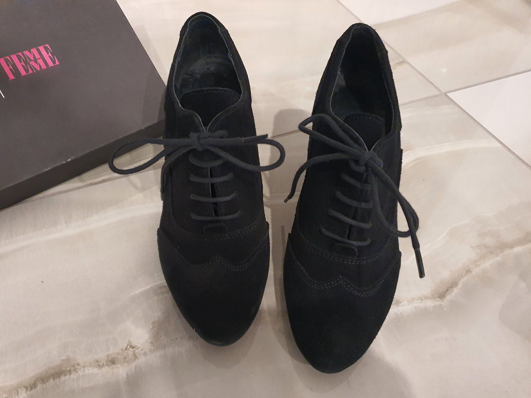 Scarpe da donna: Escarpins en daim noir 37 petit. – Usato da CASLANO venduto da Bebesa 1