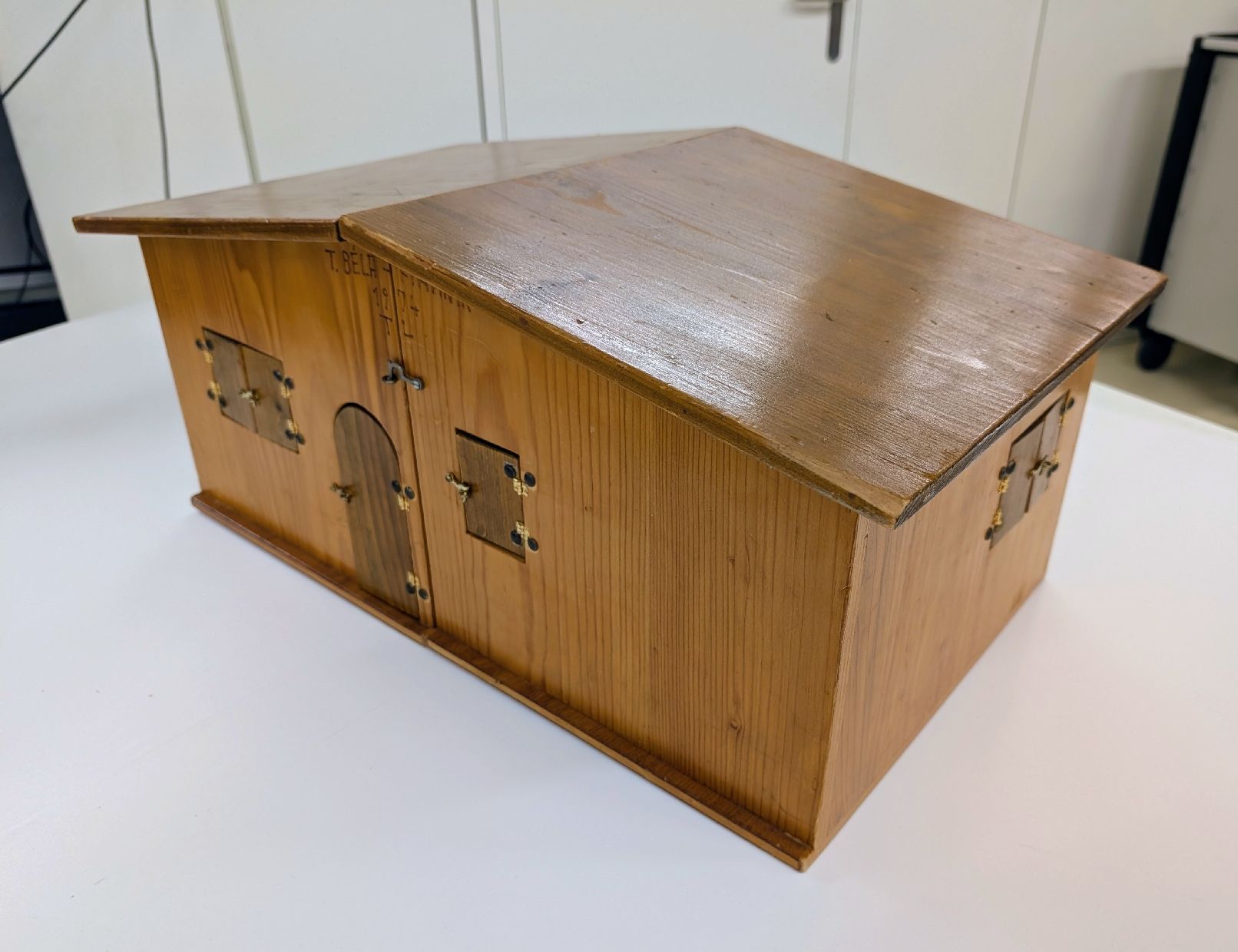 Case e mobili per bambole: Puppenhaus aus Holz – Usato da Obfelden venduto da Mandifera 1