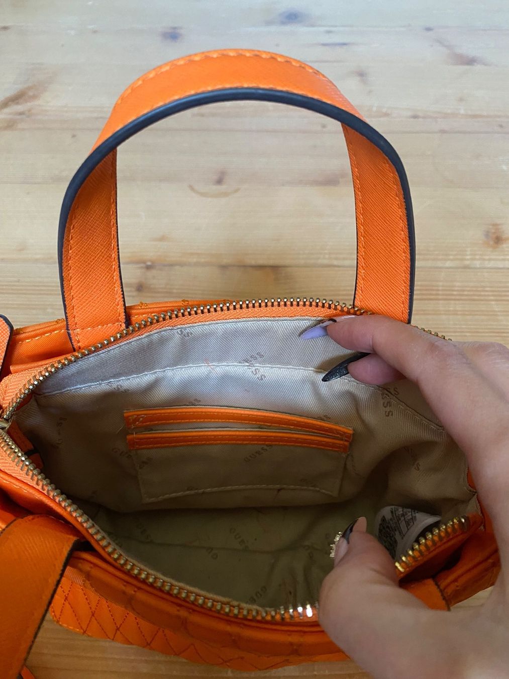 Guess Taschen für Damen: Guess Handtasche orange – Gebraucht aus Ellikon an der Thur von capricorn1234 3