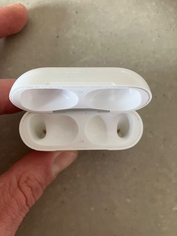 Apple AirPods Pro 1 Charging Case 4