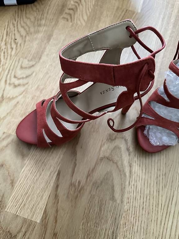 Scarpe da donna: Neue Schuhe/High heels Gr 39 – Nuovo e nell'imballaggio originale da Zumikon venduto da ant_n8vp 1