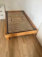 Holzbett 120 * 200 cm mit Matratze