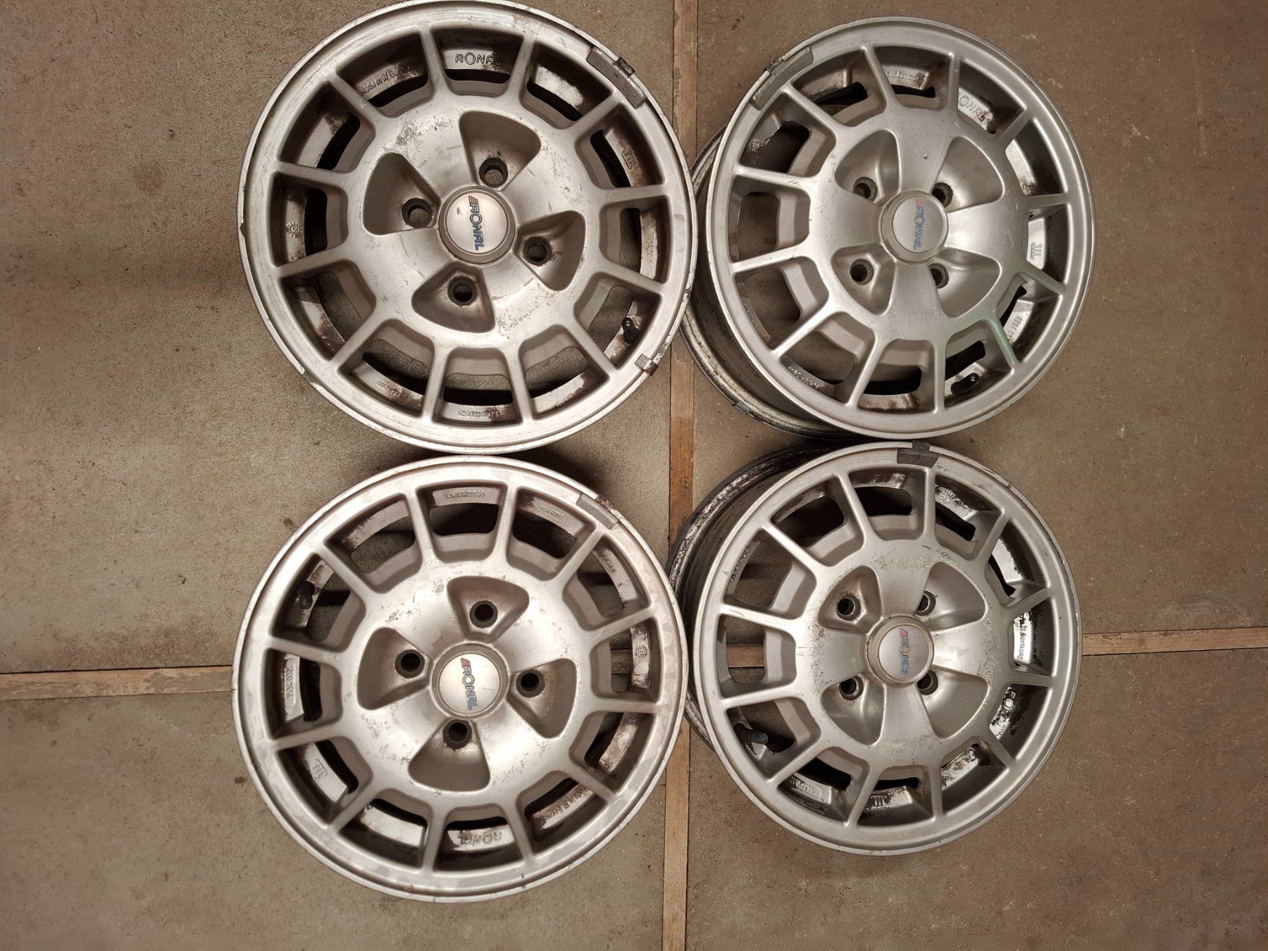 Volkswagen Jantes: Ronalfelgen Golf1 – D'occasion à Uttigen par fourstrokeforce
