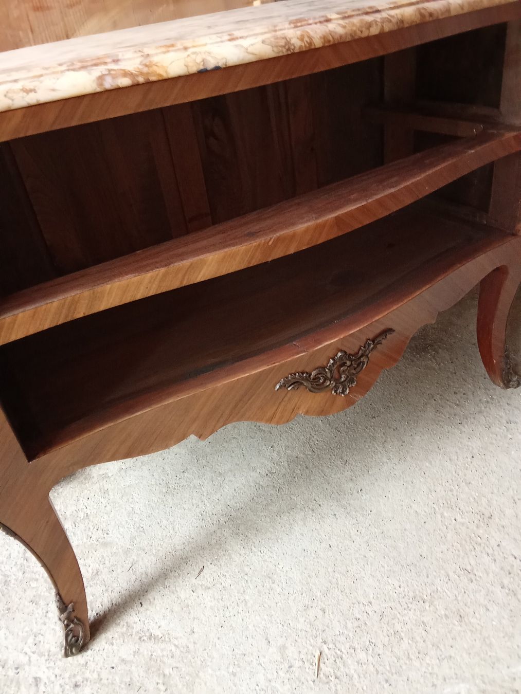 Cassettiere: COMMODE L.XV ANCIEN BON ÉTAT  – Usato da Neuchâtel venduto da ced_qf8j 3