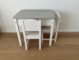 Ikea Kindertisch mit Stauraum und 2 Stühlen