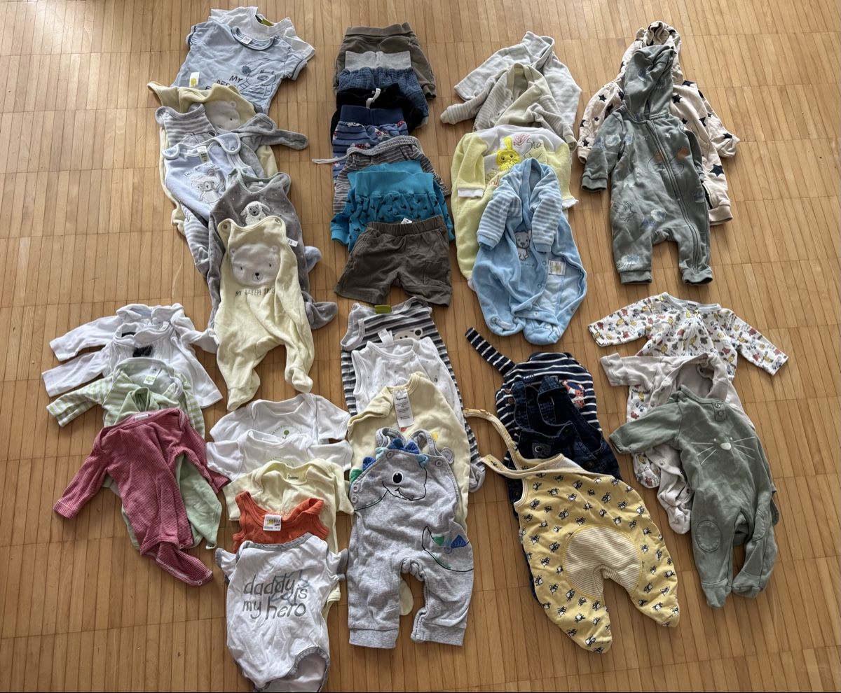 Lotti di vestiti: Kleiderset 56 eher Übergang/Sommer – Usato da Küttigen venduto da belpin
