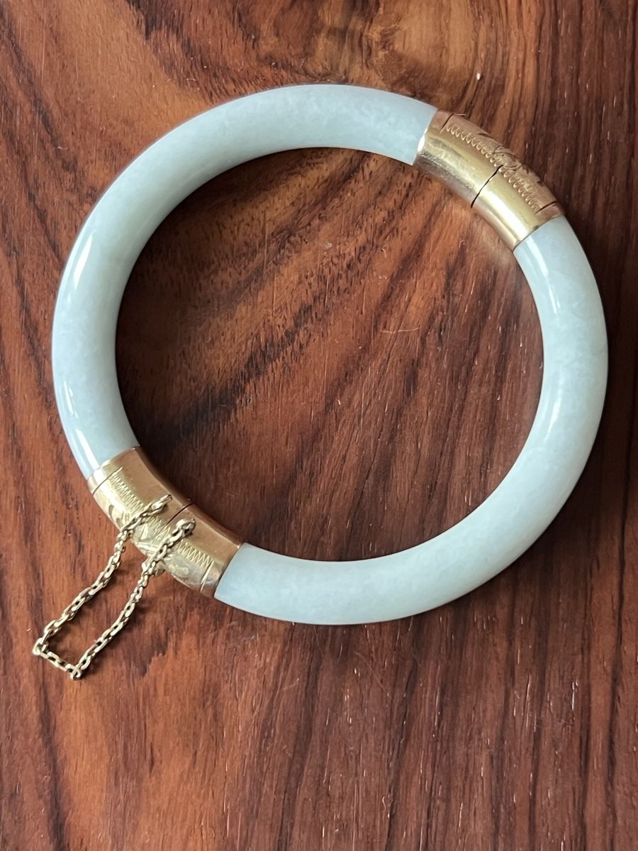 Bracciali & Braccialetti: Jade Armreif mit 14K Gold Verschluss – Usato da Zürich venduto da juergarno
