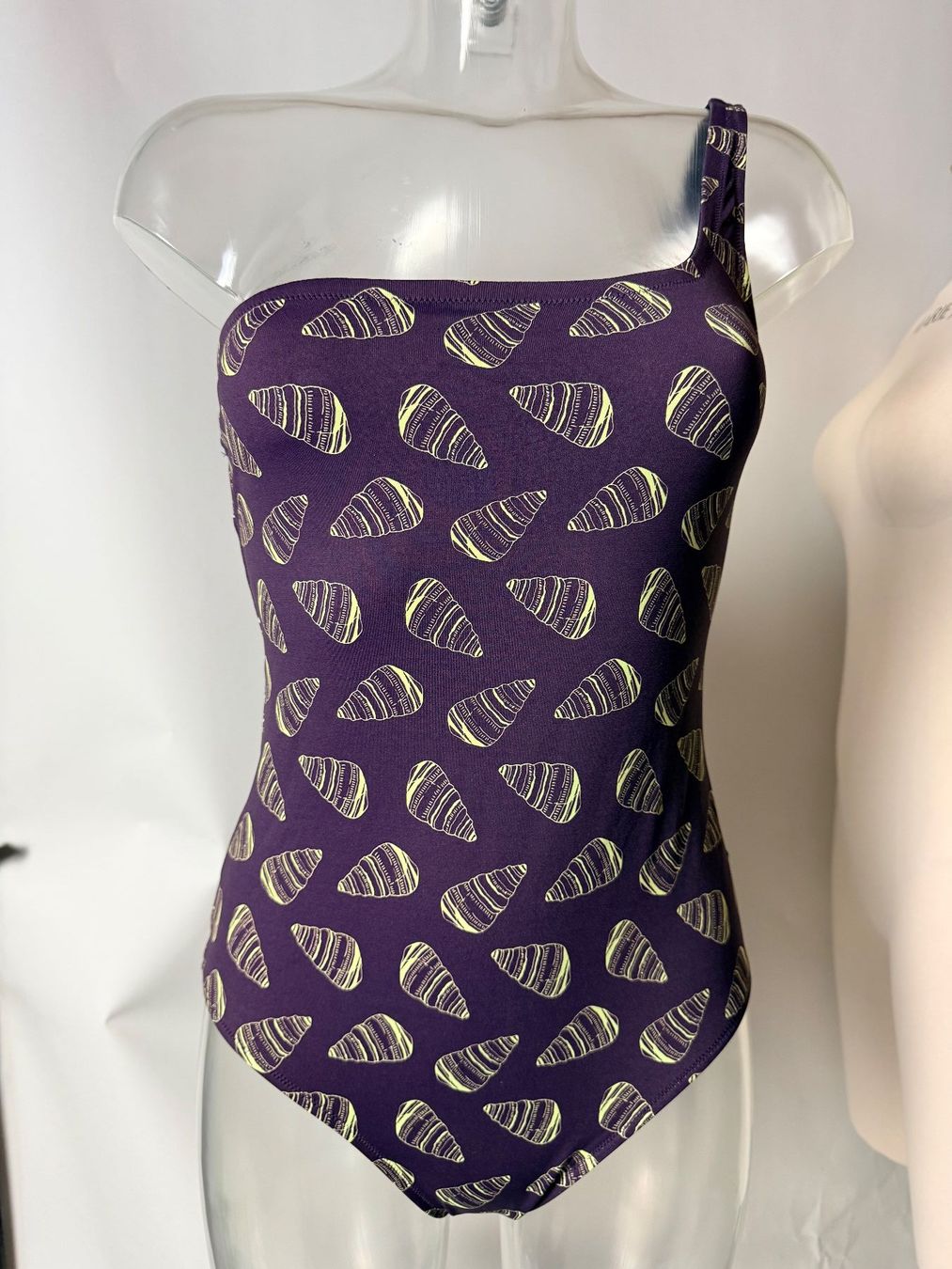 Badekleider & Bikinis: BLUSHA, Badekleid, Grösse 38, Farbe Violett mit Muster – Neu und originalverpackt aus Rudolfstetten von gst_g7xl