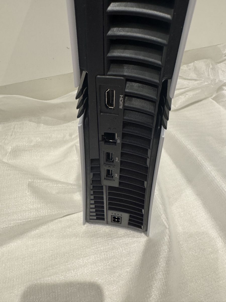 Sony Console: PS5 Pro 2TB – Usato da Muttenz venduto da LioLio24
