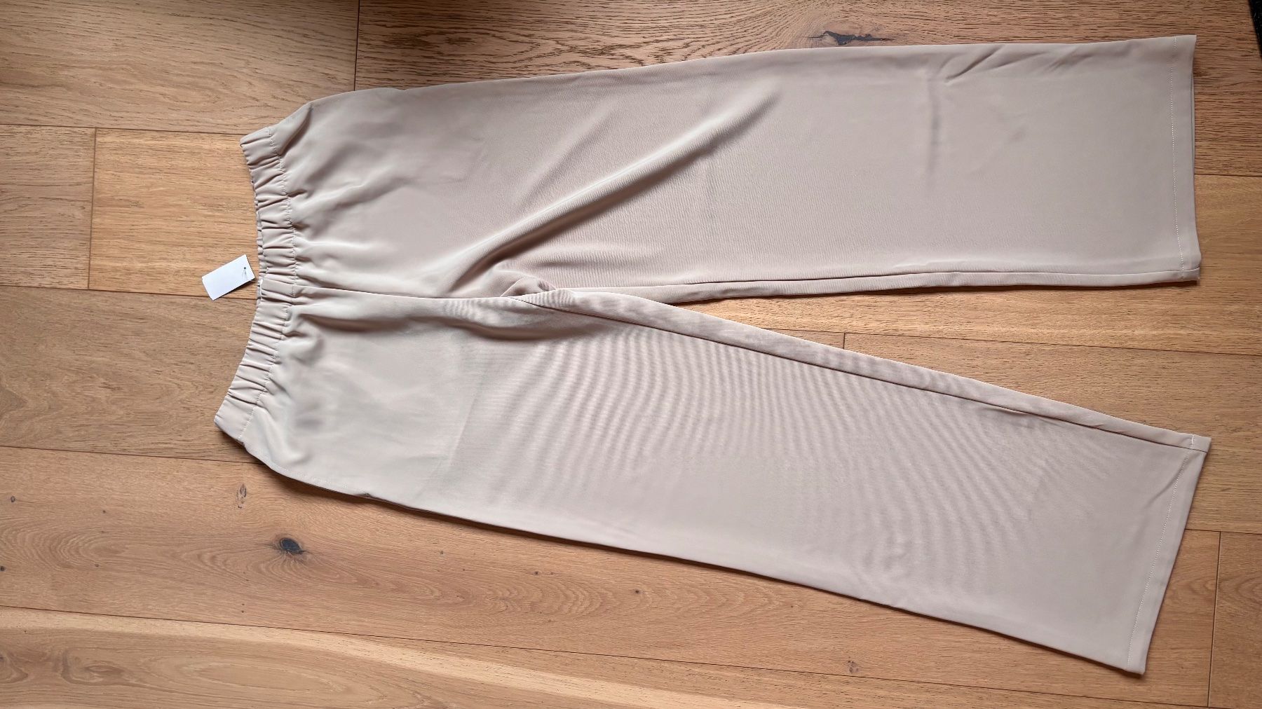 Pantalons: Stoffhose Modström beige Grösse M – D'occasion à Uitikon Waldegg par Thefateofophelia