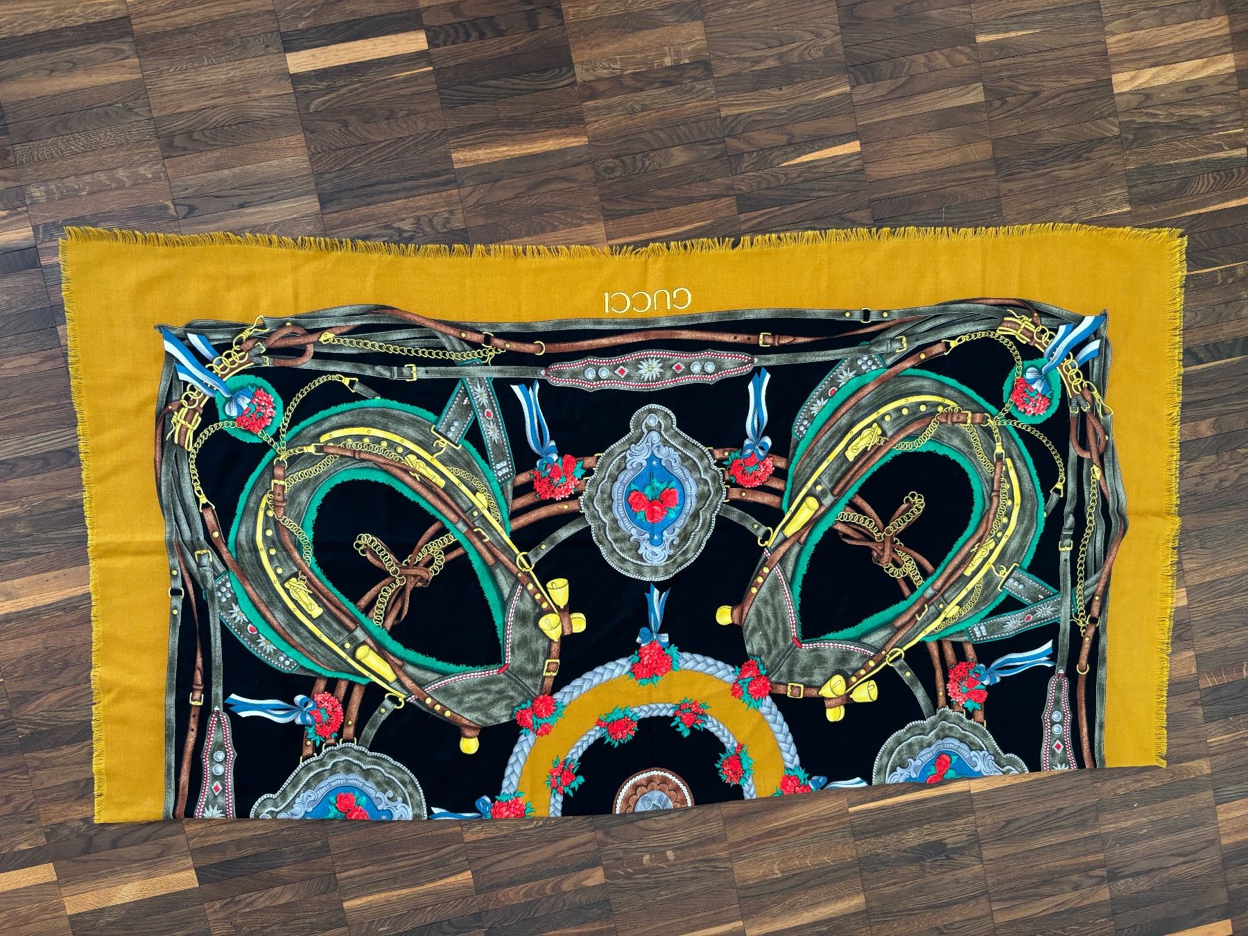 Gucci Foulard & Sciarpe: GUCCI  Wolle/Seide Schal 135x135cm – Nuovo (secondo la descrizione) da Herrliberg venduto da mayfi 4