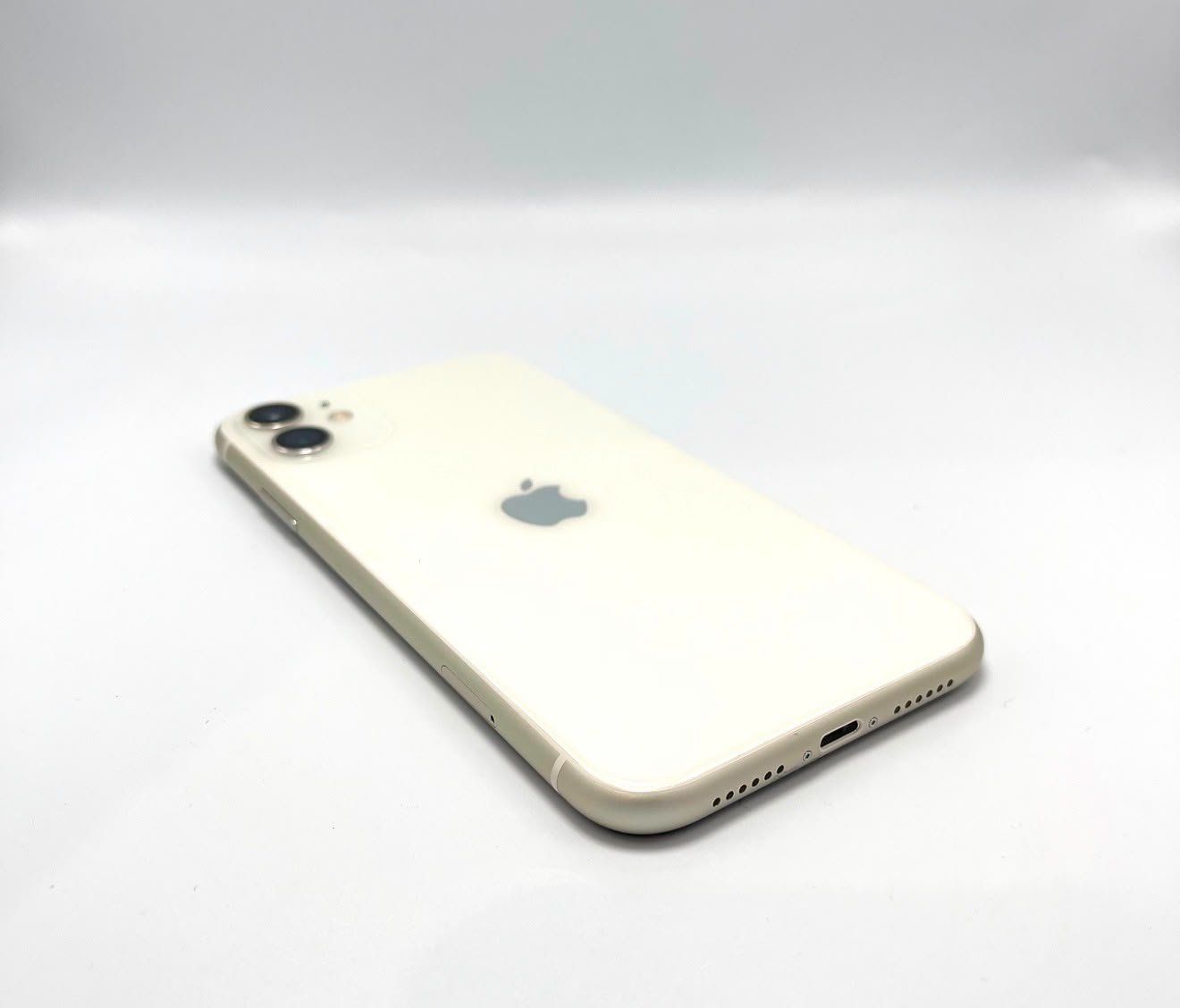 Apple Telefoni cellulari / Smartphones: iPhone 11 128GB Excellent Condition – Usato da Luzern venduto da Waince786 5