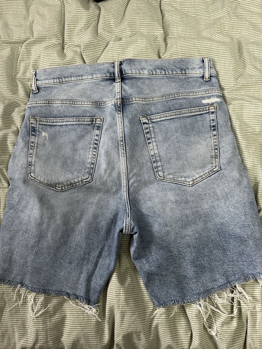 Zara Jeans: ZARA Jeans Shorts, destroyed Look, hellblau, Grösse 44 – Usato da Rebstein venduto da Sandroo.79 1