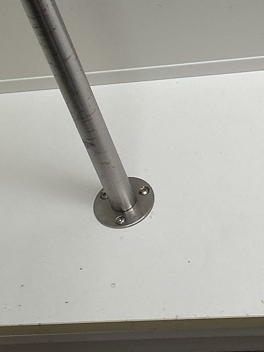 Schränke: Metall Stange - Ideal für Laden oder Kleiderschrank – Gebraucht aus Mörschwil von philmensa 2