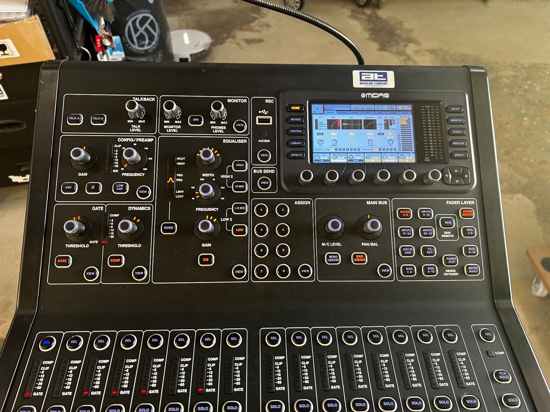Midas Mischpulte: Midas M32R avec lampe Littlite & flightcase original – Neu (gemäss Beschreibung) aus Gletterens von atmusicstore 1