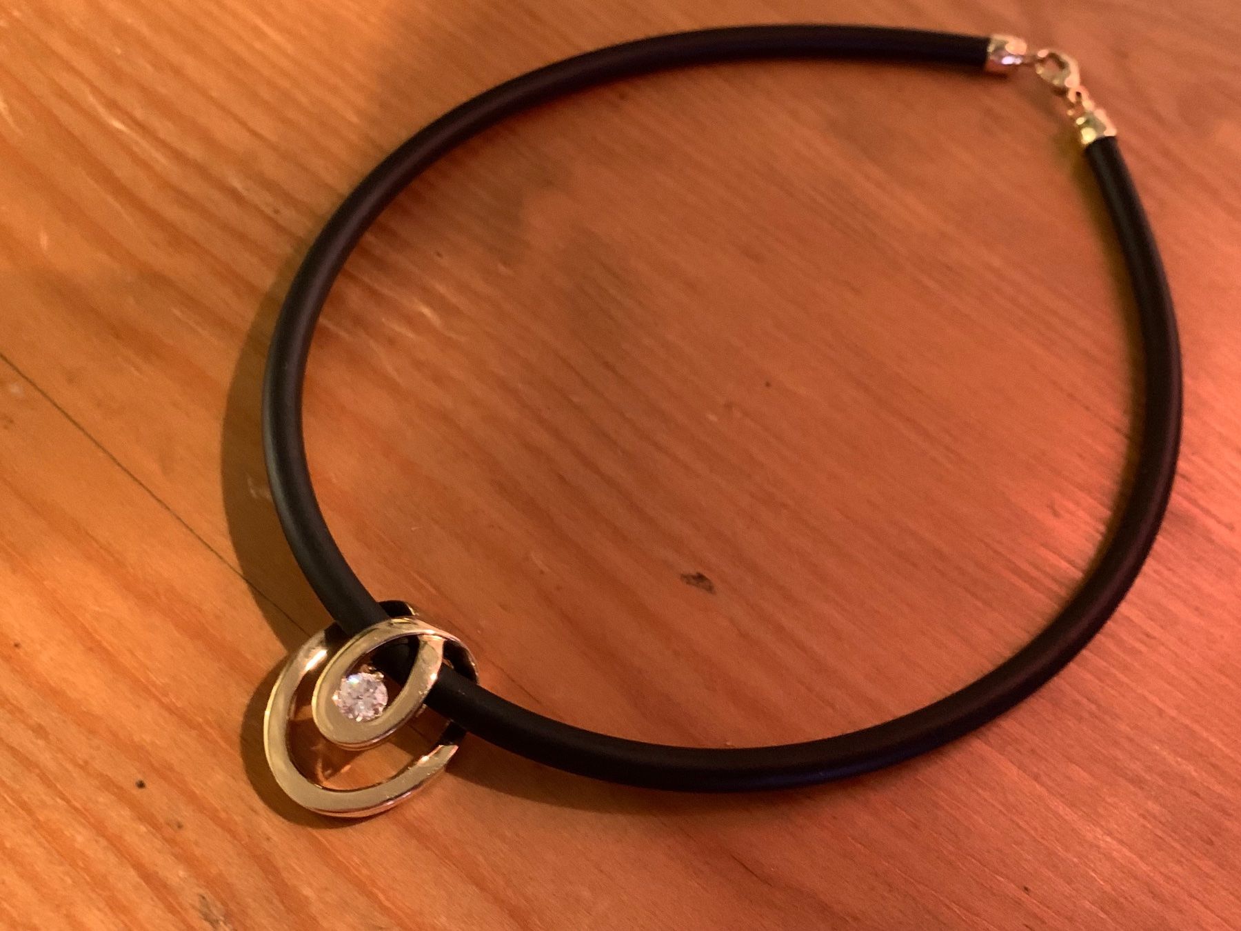 Pierre Lang Catenine: Pierre Lang Anhänger mit Orginal Kautschukkette – Usato da Nunningen venduto da mochflo 9