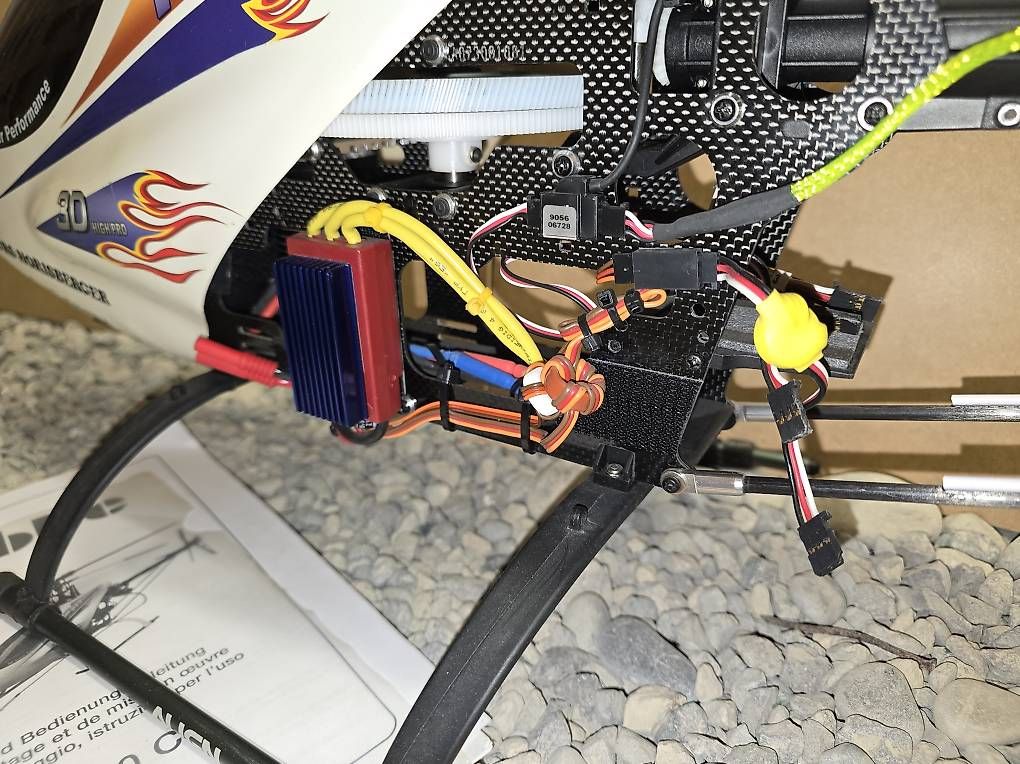 RC Modellbau: RC Helicopter Trex 600 CF – Gebraucht aus Lenzburg von  1