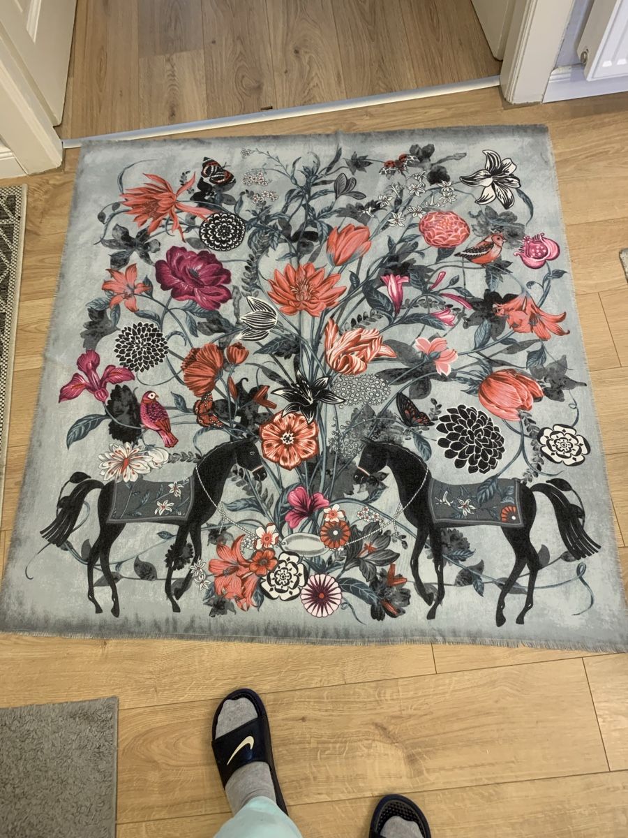 Foulard & Sciarpe: Schal mit Blumen und Pferden 130x130 – Nuovo (secondo la descrizione) da Widen venduto da didy82 5