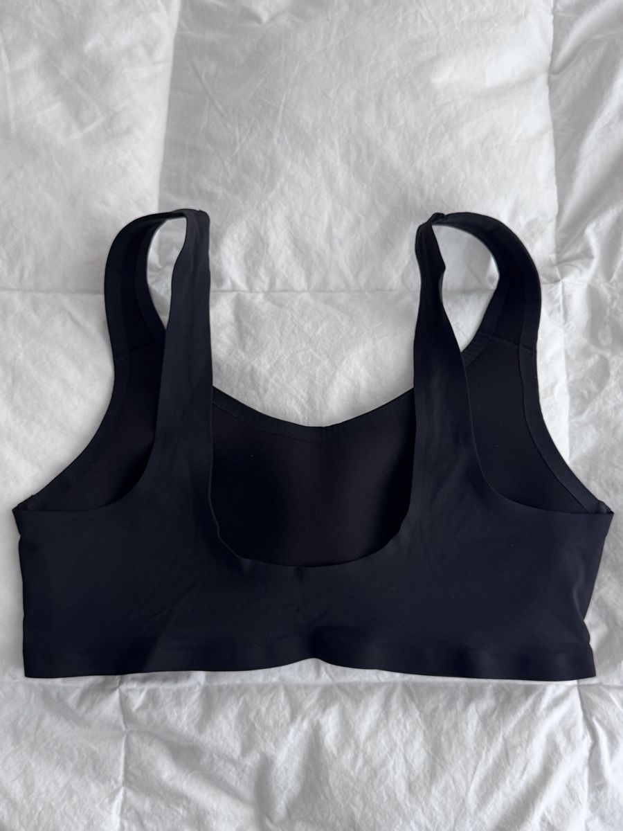 H&M Top: H&M Black Sports Bra – Usato da Zürich venduto da Tanja_G88 1