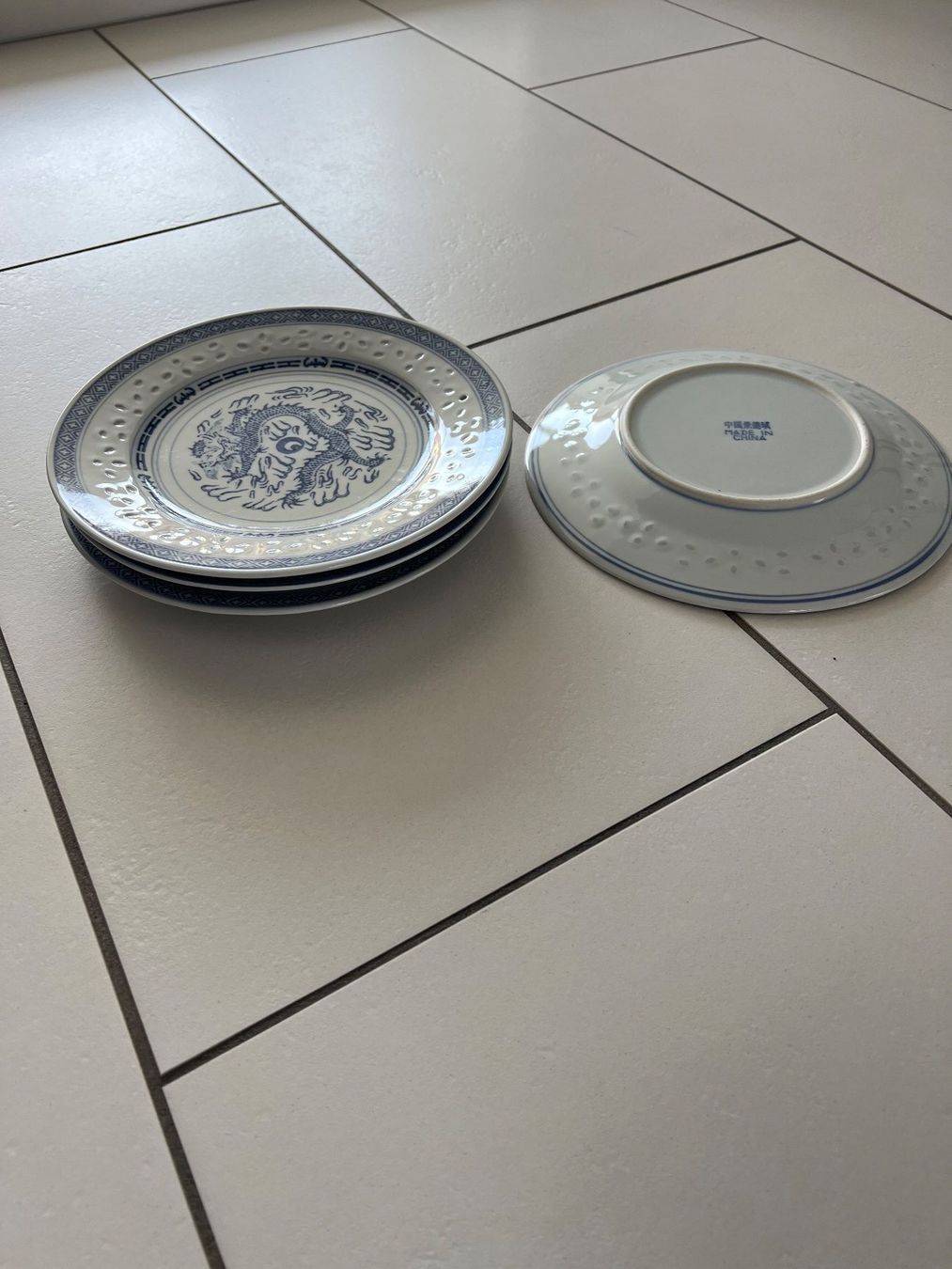Set di piatti: Edles China Geschirr Set mit Drachenmuster, 29 Teile – Usato da Mönchaltorf venduto da Hans572 7