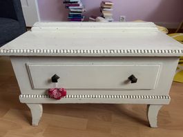 kleines, altes Schränkchen Shabby chic