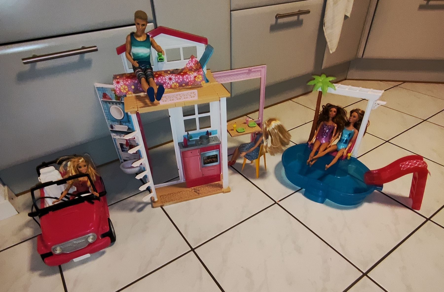 Spielzeuge: Barbie Auto und Badespass – Gebraucht aus Schlatt TG von Andis3